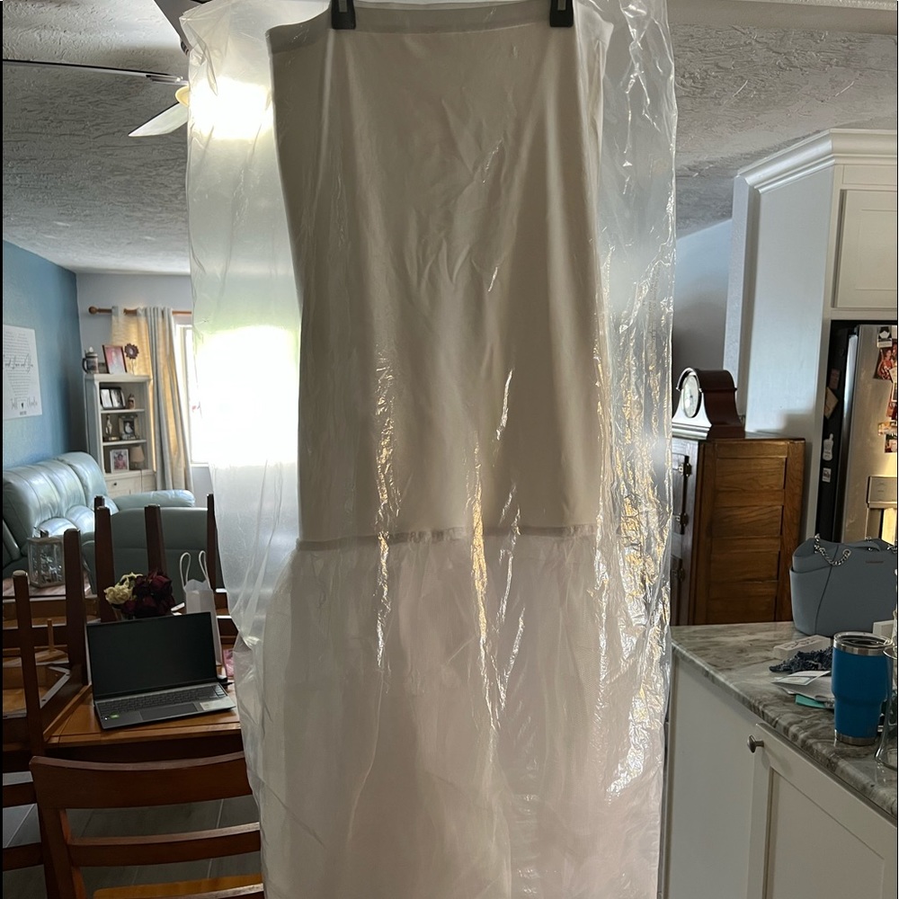 White Trumpet Petticoat slip from David’s Bridal, Sz L, worn once